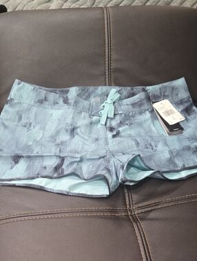 Women’s Adidas Voyager Light Blue Tie-Dye Shorts Size Large